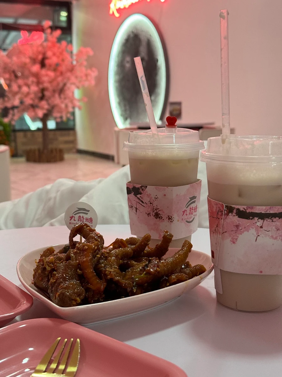 Frozen Strawberry Coconut 椰椰冰莓